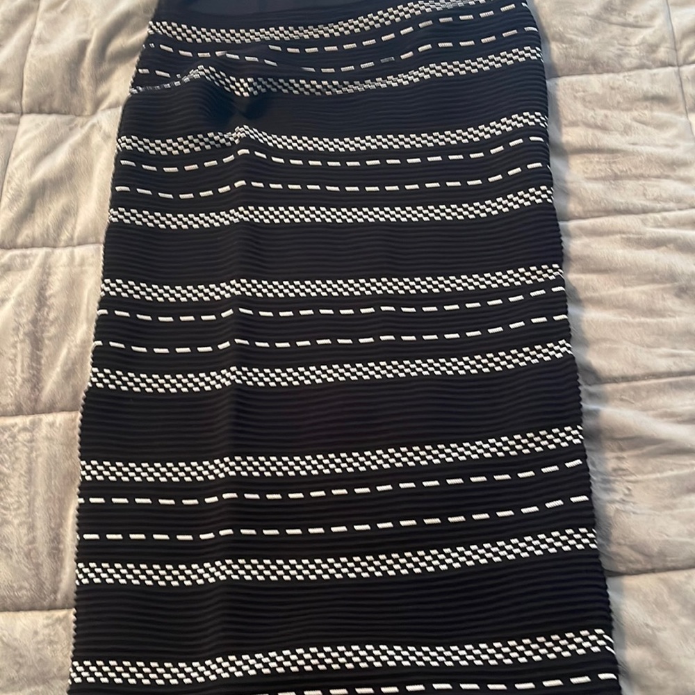 Eva Mendes skirt. Excellent condition. Never worn. Size extra small